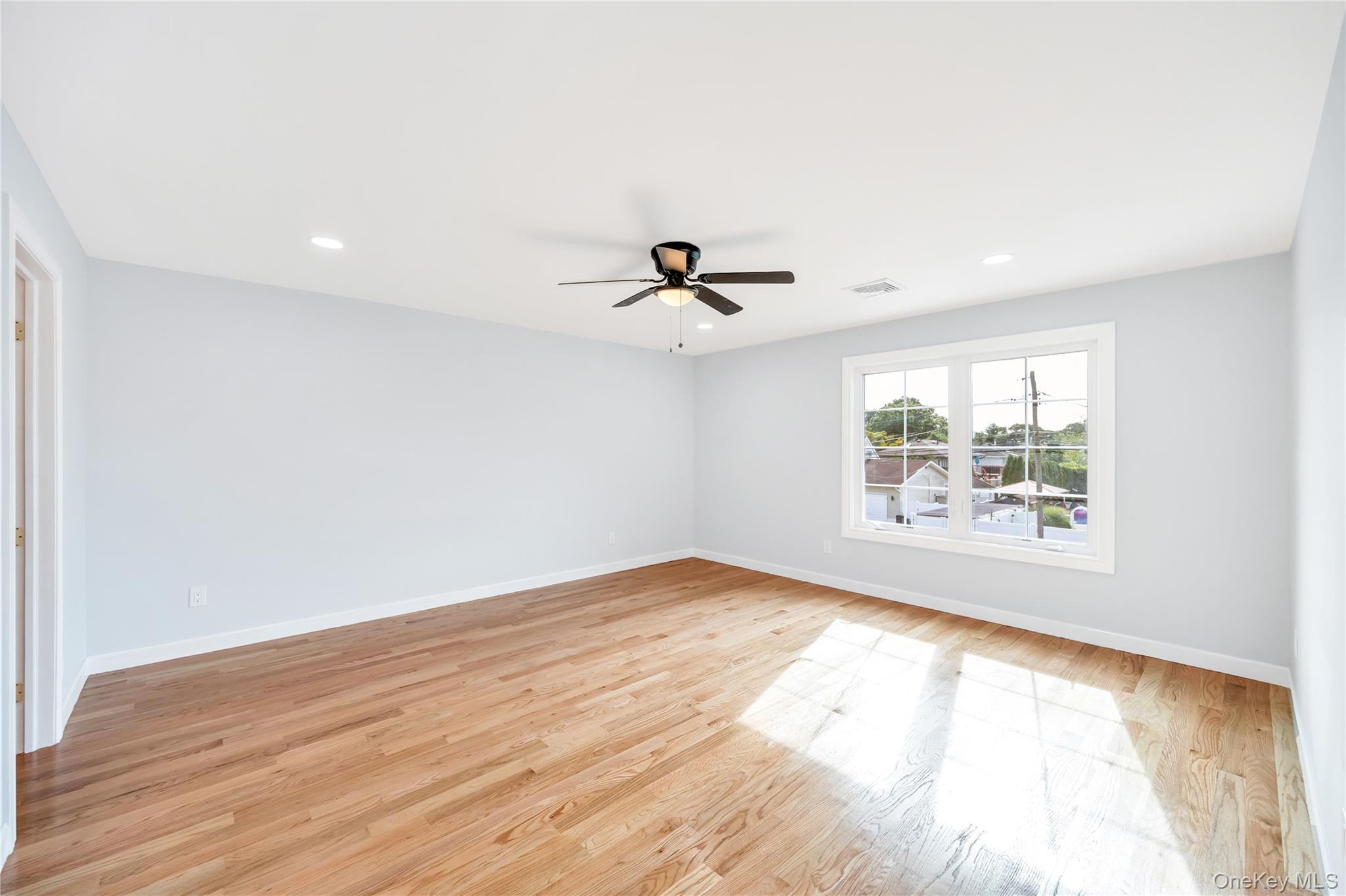 Single Family Cayuga Suffolk County, NY 11729, MLS-903905-14