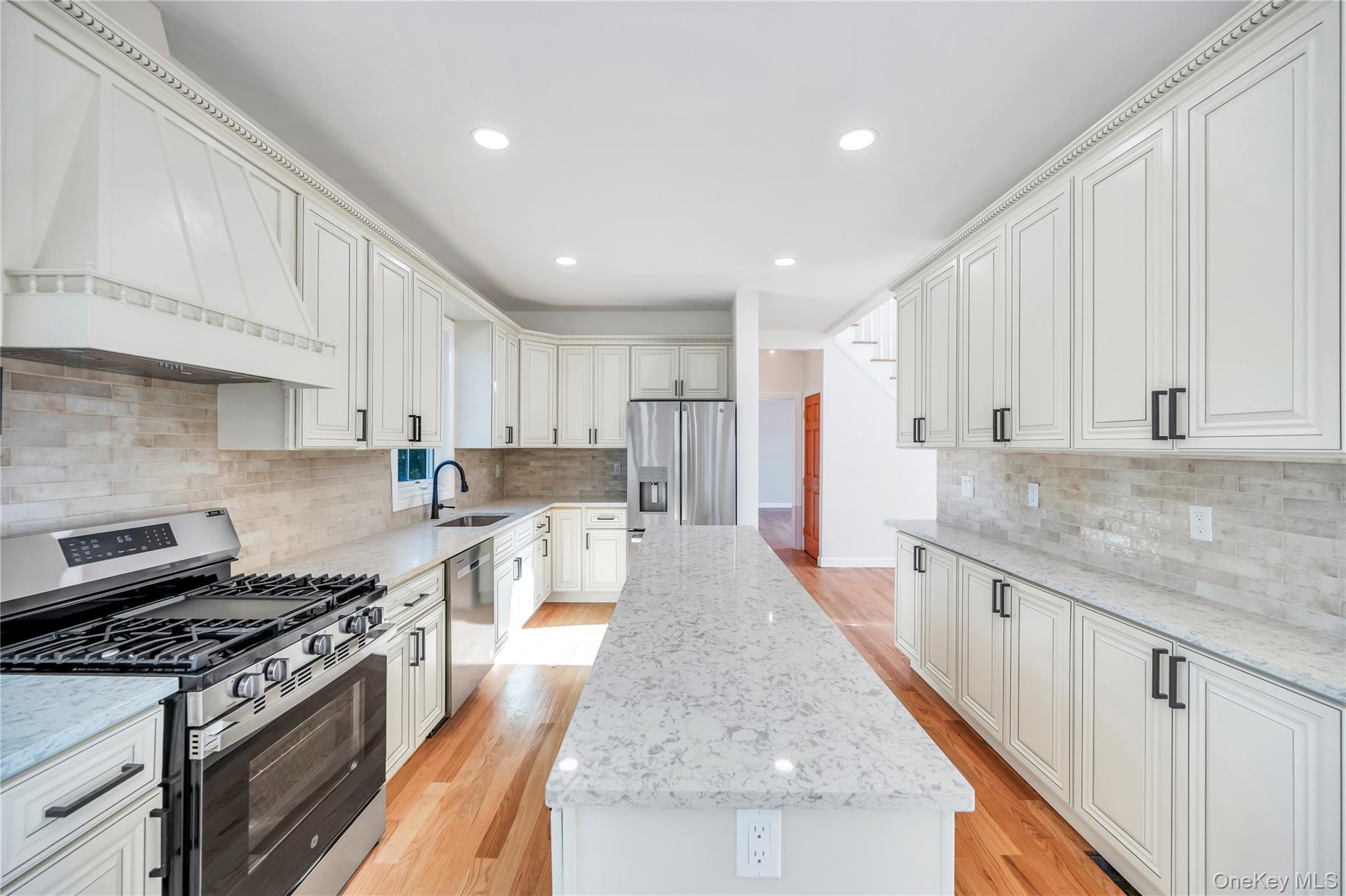 Single Family Cayuga Suffolk County, NY 11729, MLS-903905-5