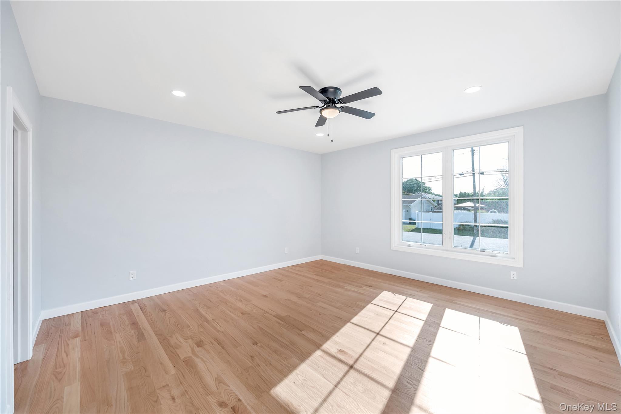 Single Family Cayuga Suffolk County, NY 11729, MLS-903905-7