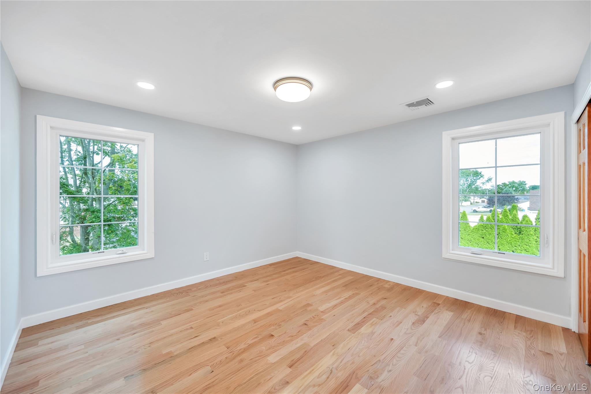 Single Family Cayuga Suffolk County, NY 11729, MLS-903905-9