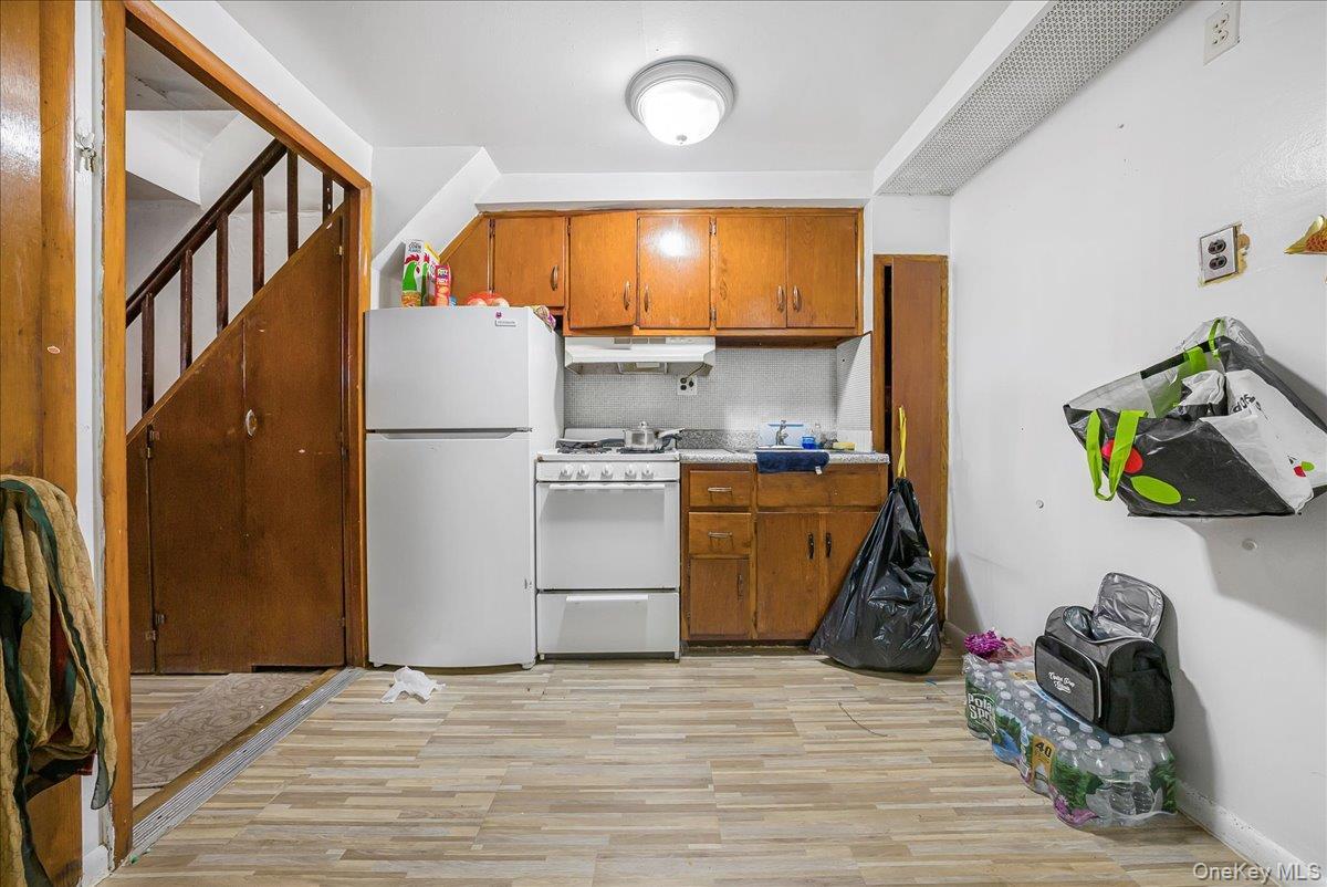 Single Family Carpenter  Bronx, NY 10470, MLS-903983-27