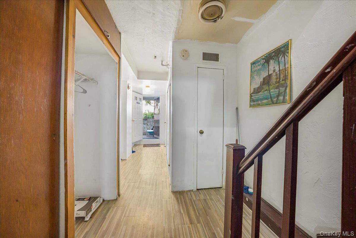 Single Family Carpenter  Bronx, NY 10470, MLS-903983-31