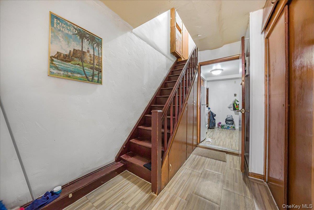 Single Family Carpenter  Bronx, NY 10470, MLS-903983-32