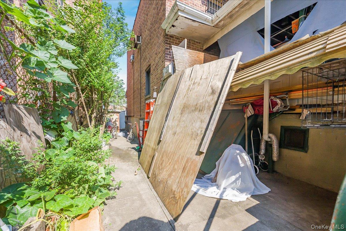 Single Family Carpenter  Bronx, NY 10470, MLS-903983-37
