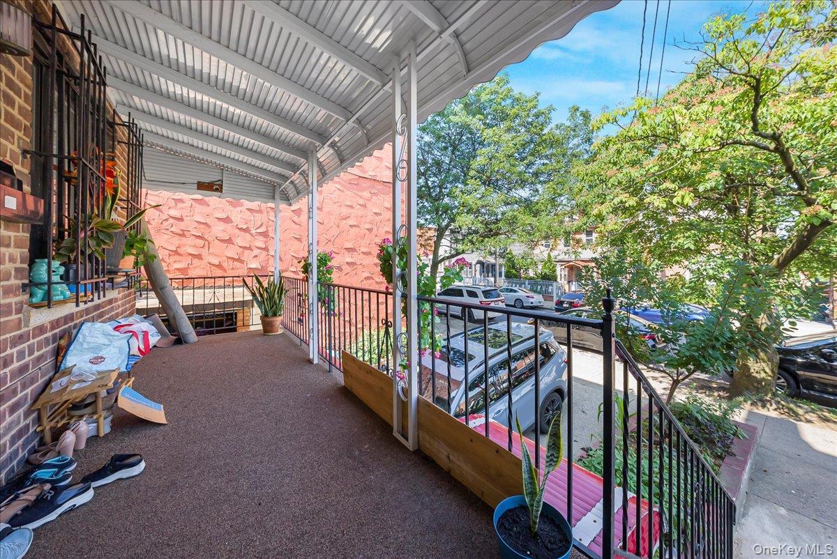 Single Family Carpenter  Bronx, NY 10470, MLS-903983-4