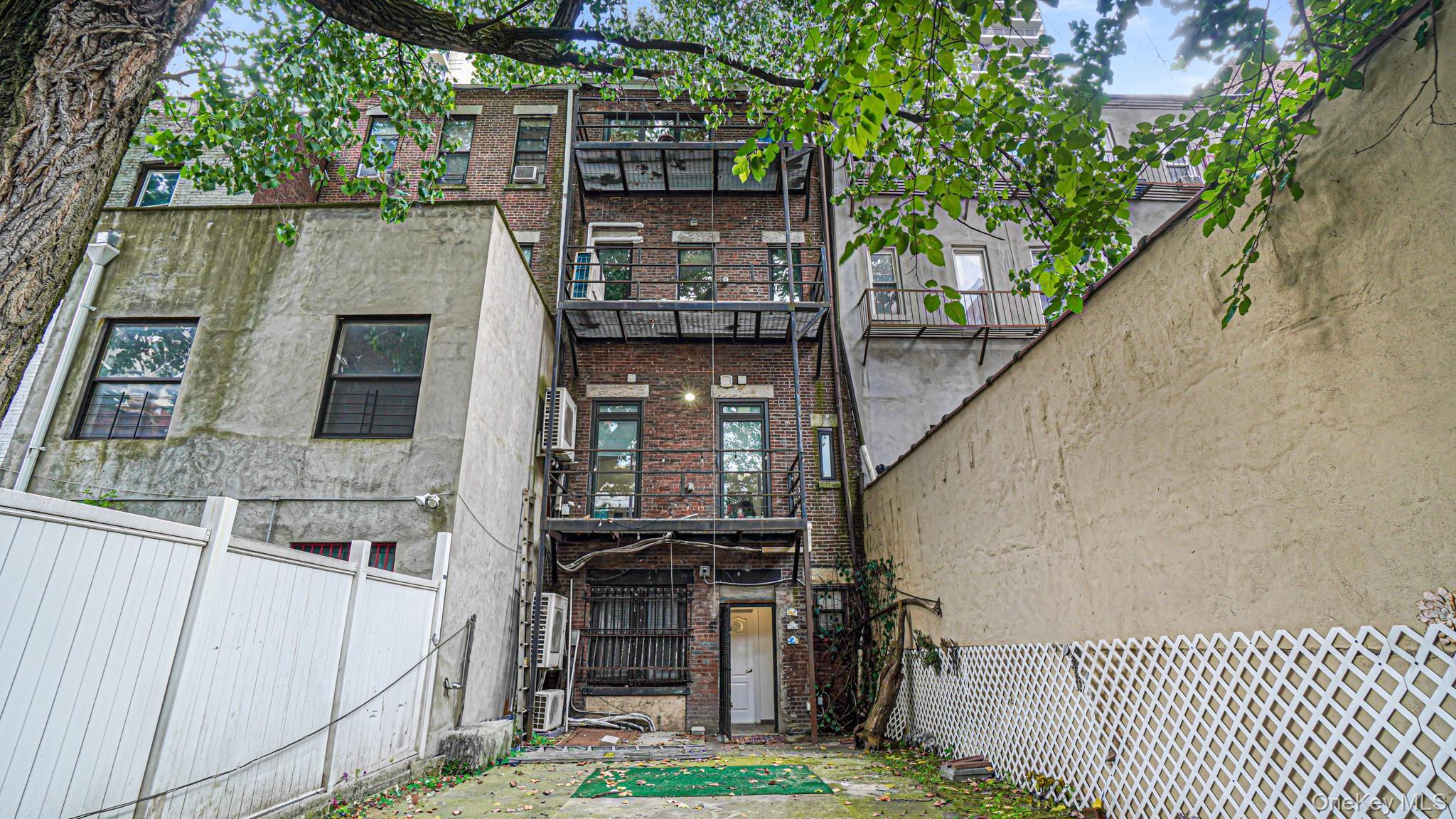 Single Family 179th  Manhattan, NY 10033, MLS-904043-25