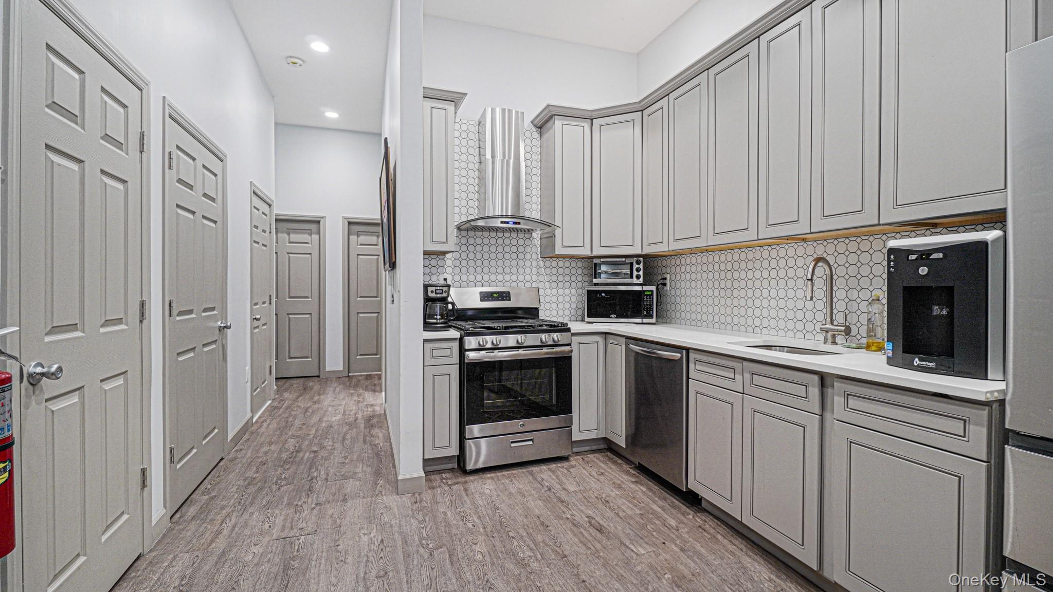 Single Family 179th  Manhattan, NY 10033, MLS-904043-27