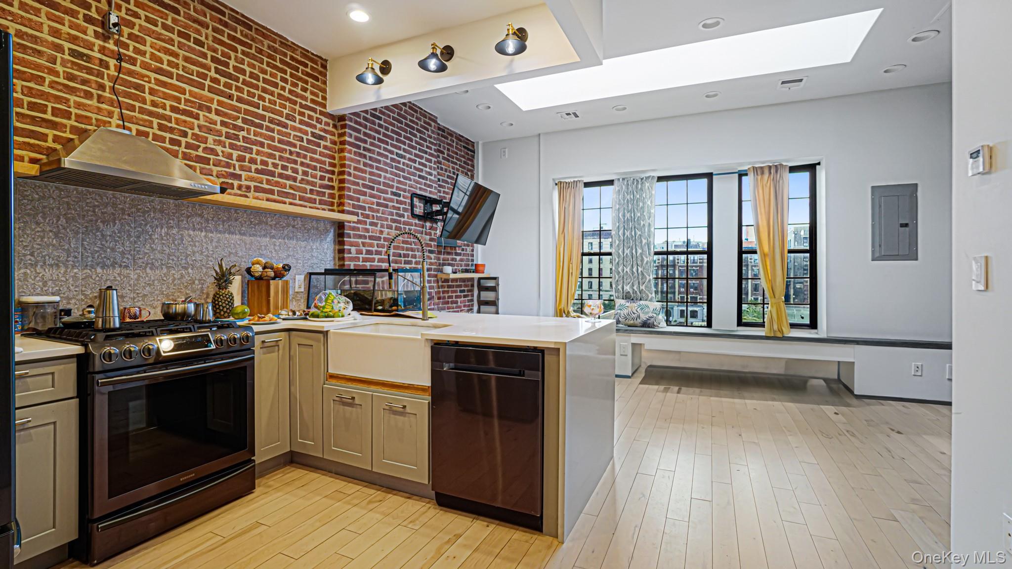 Single Family 179th  Manhattan, NY 10033, MLS-904043-29