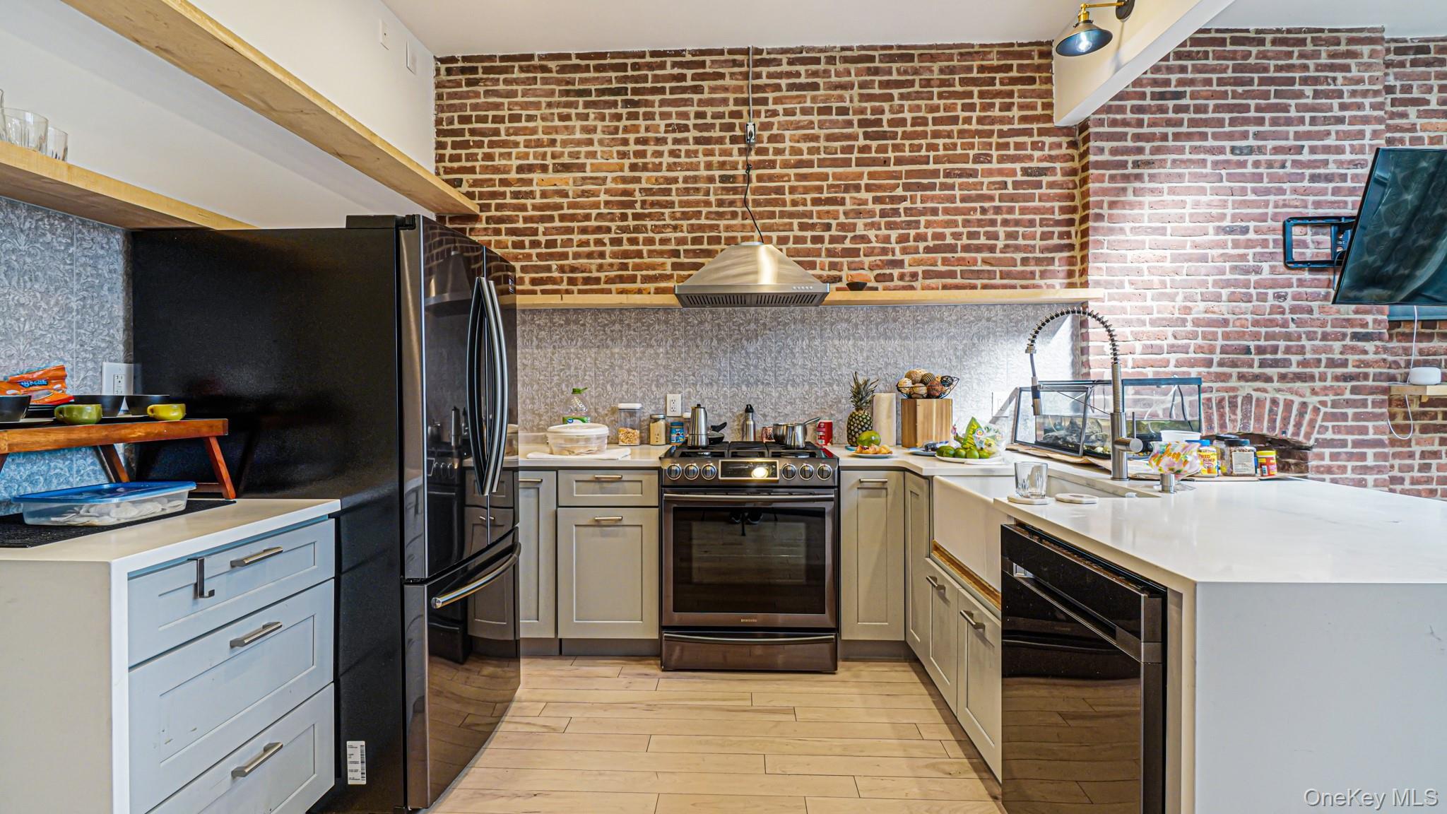 Single Family 179th  Manhattan, NY 10033, MLS-904043-32