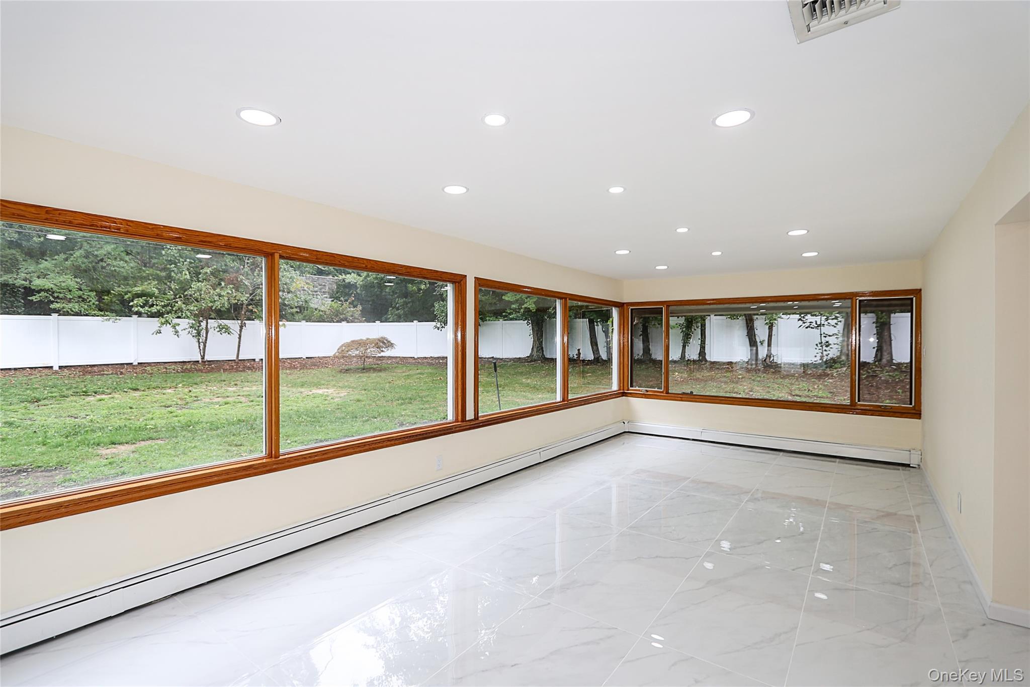 Single Family Carriage Nassau County, NY 11577, MLS-904096-21