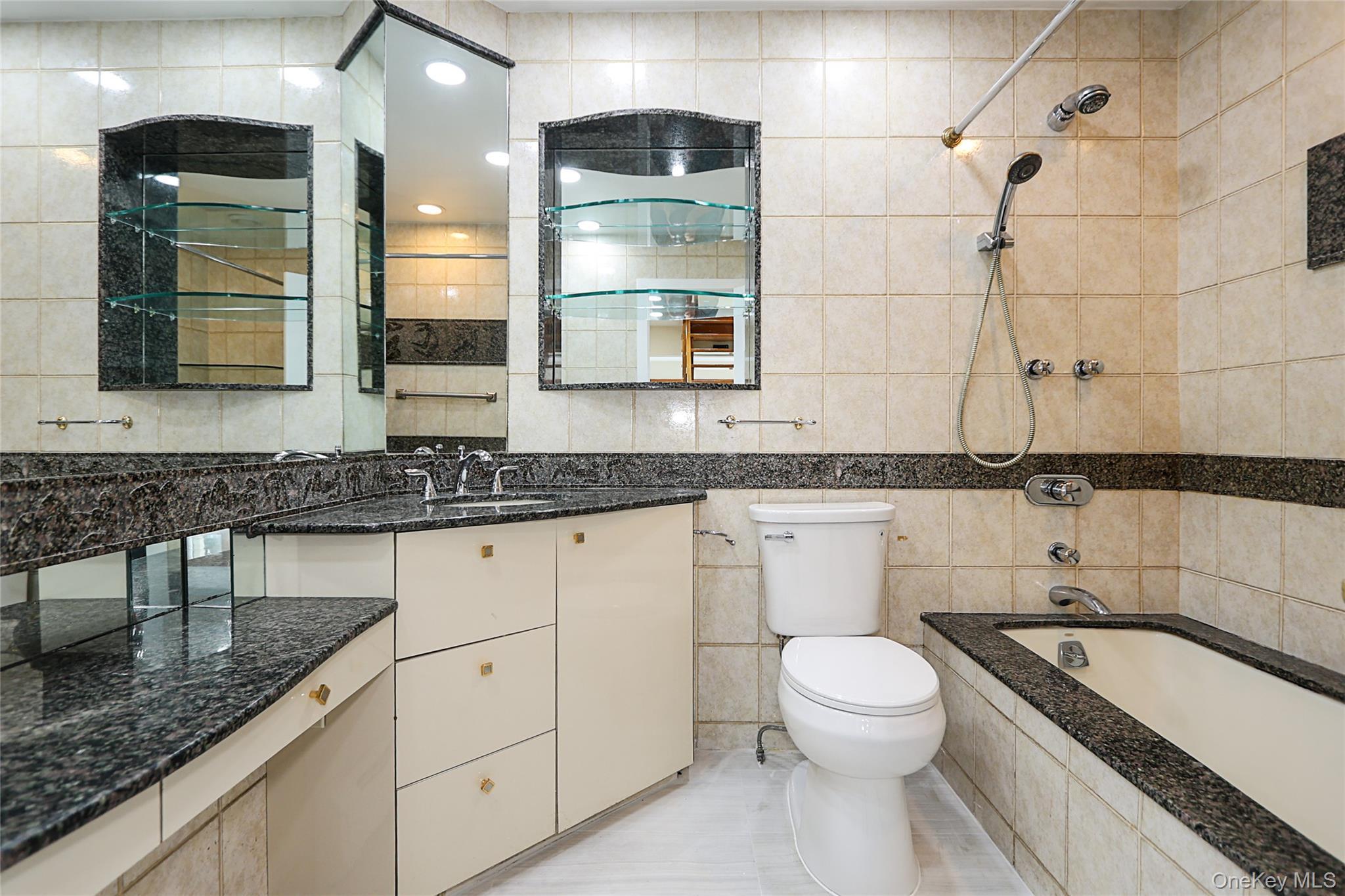 Single Family Carriage Nassau County, NY 11577, MLS-904096-28