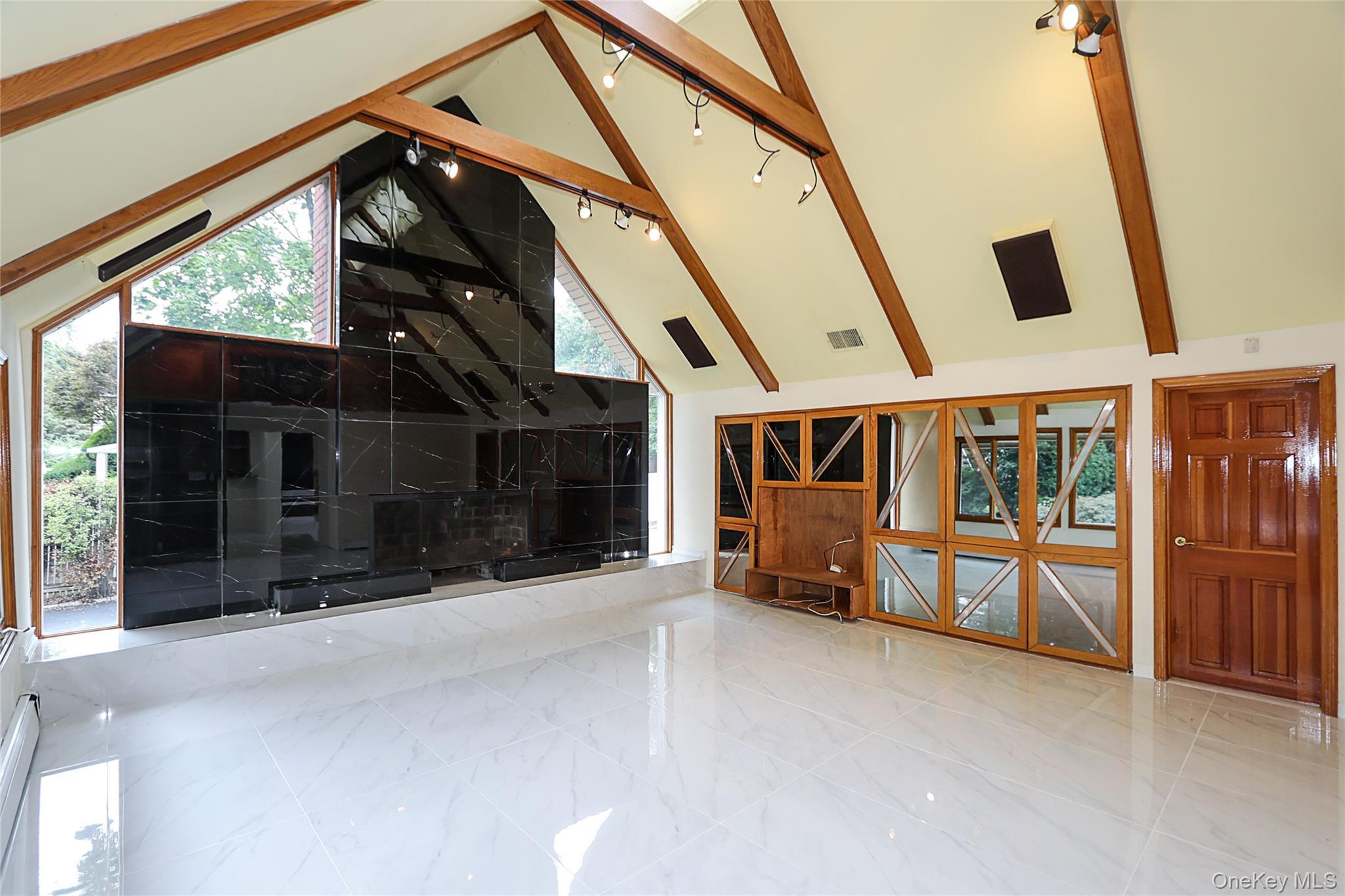 Single Family Carriage Nassau County, NY 11577, MLS-904096-5