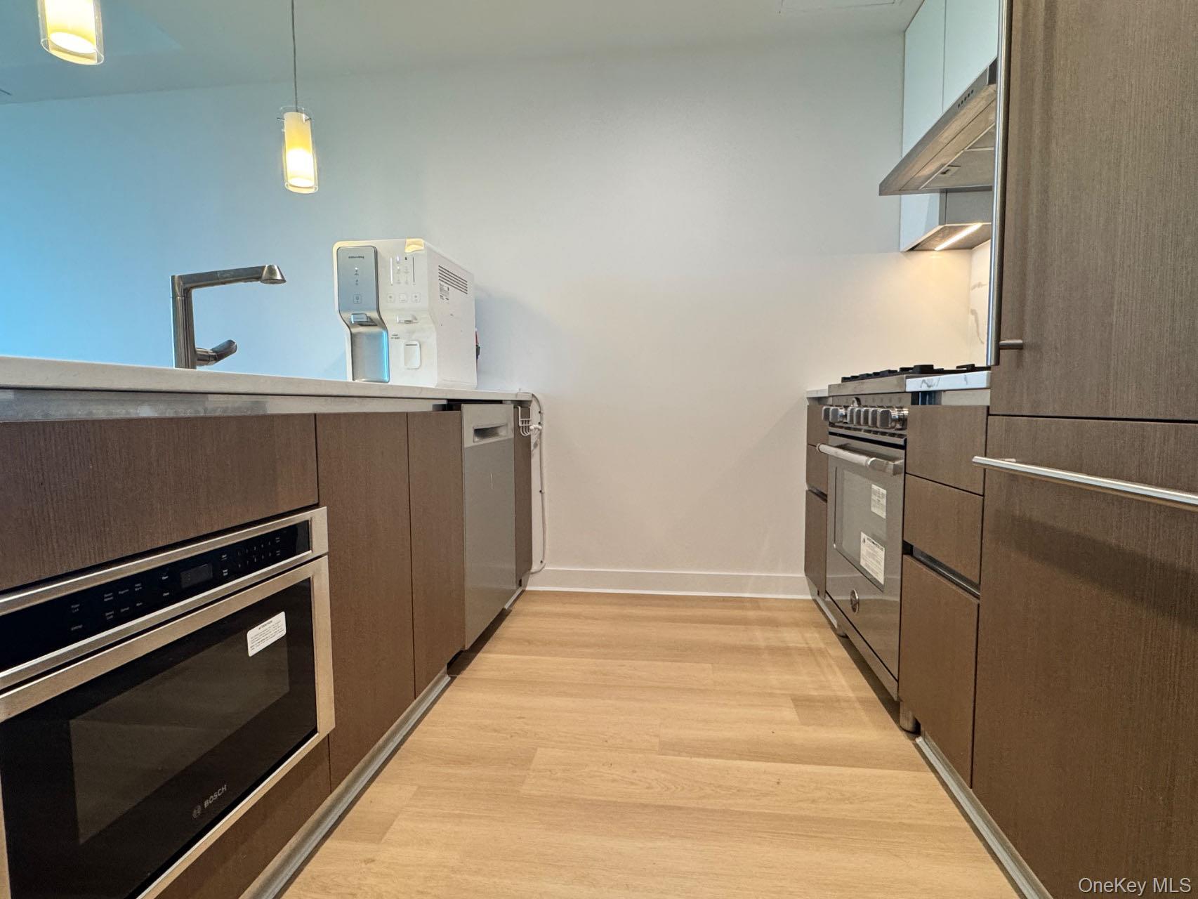 Condo 35th  Queens, NY 11354, MLS-904136-4