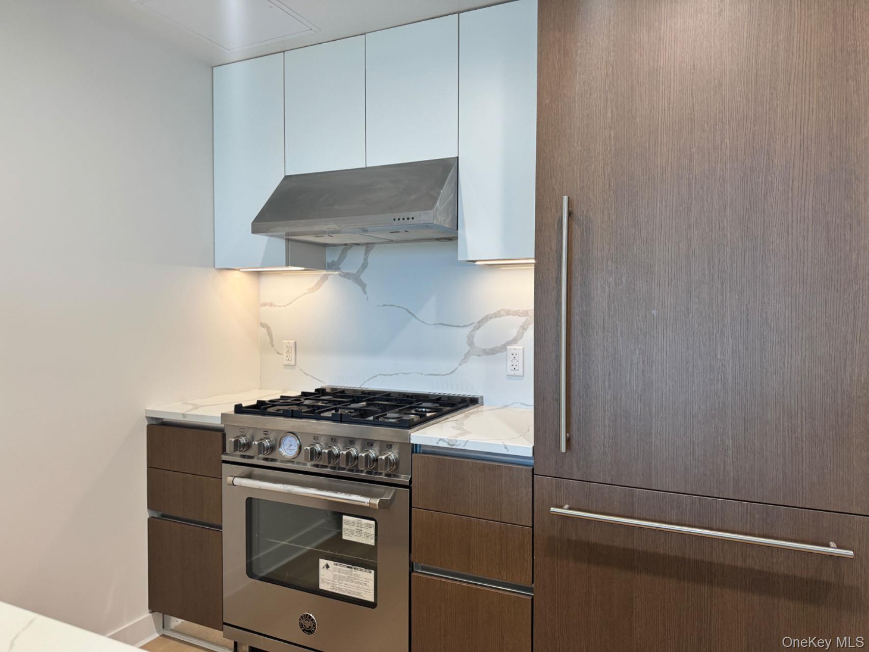 Condo 35th  Queens, NY 11354, MLS-904136-6