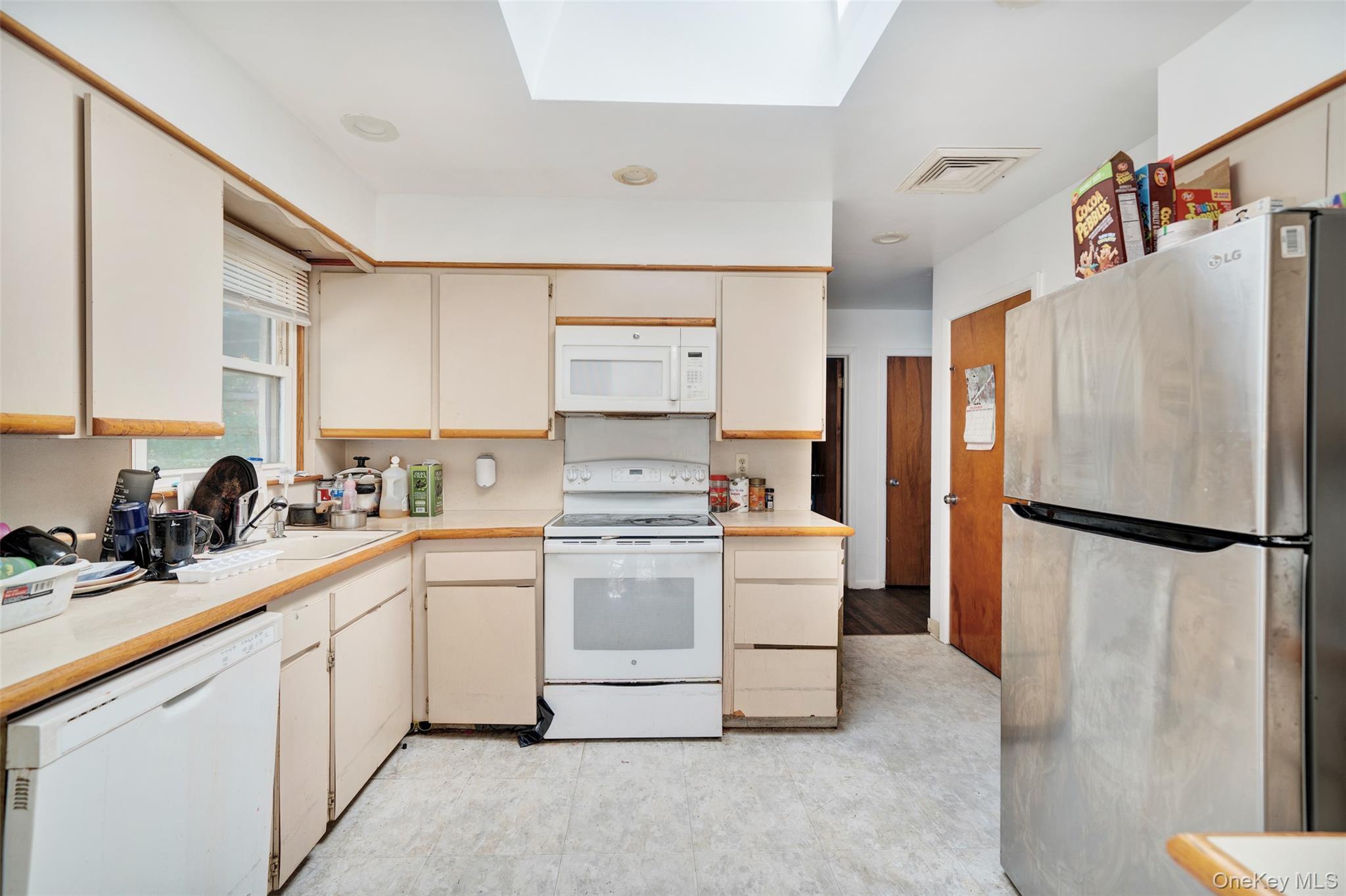 Single Family Melville Rd N  Suffolk County, NY 11746, MLS-904141-4