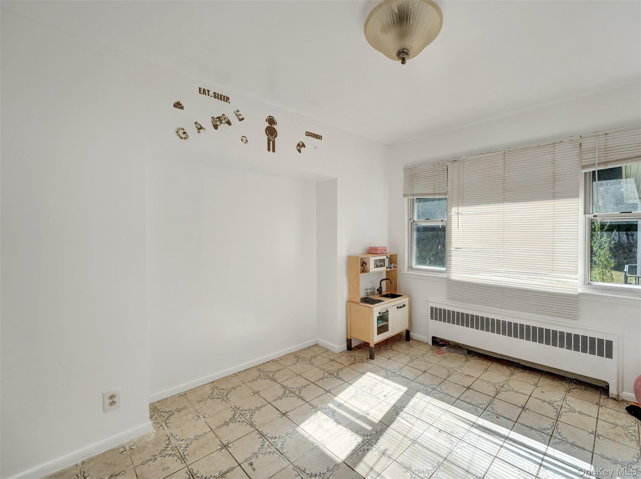 Single Family Melville Rd N  Suffolk County, NY 11746, MLS-904141-5