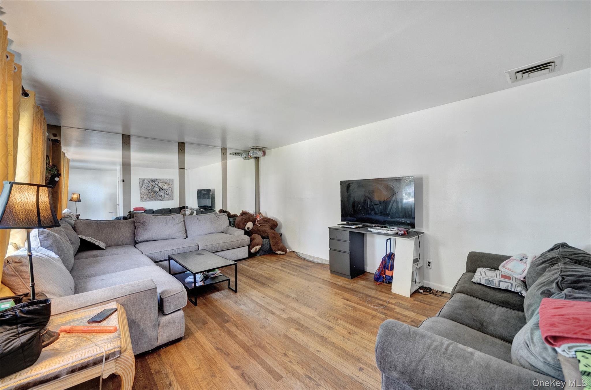 Single Family Melville Rd N  Suffolk County, NY 11746, MLS-904141-6