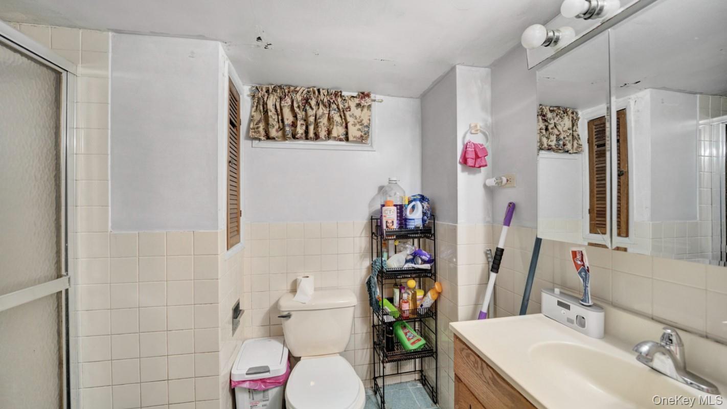 Single Family Melville Rd N  Suffolk County, NY 11746, MLS-904141-7