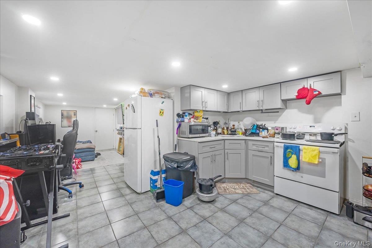 Single Family Kennellworth  Bronx, NY 10465, MLS-904152-15