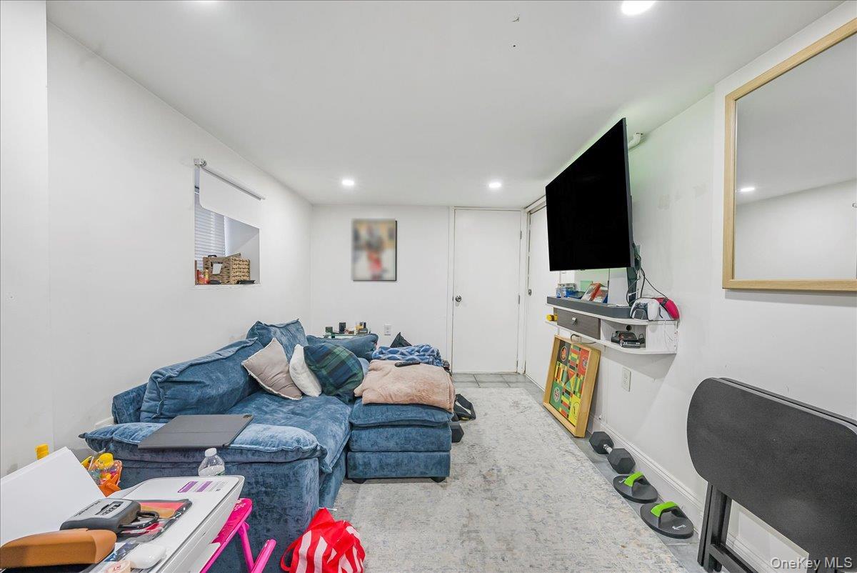 Single Family Kennellworth  Bronx, NY 10465, MLS-904152-16