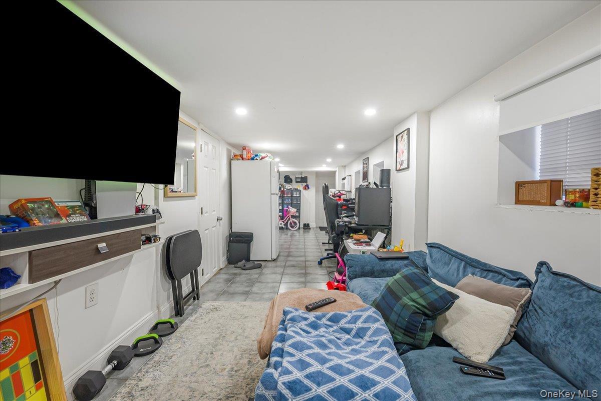 Single Family Kennellworth  Bronx, NY 10465, MLS-904152-17