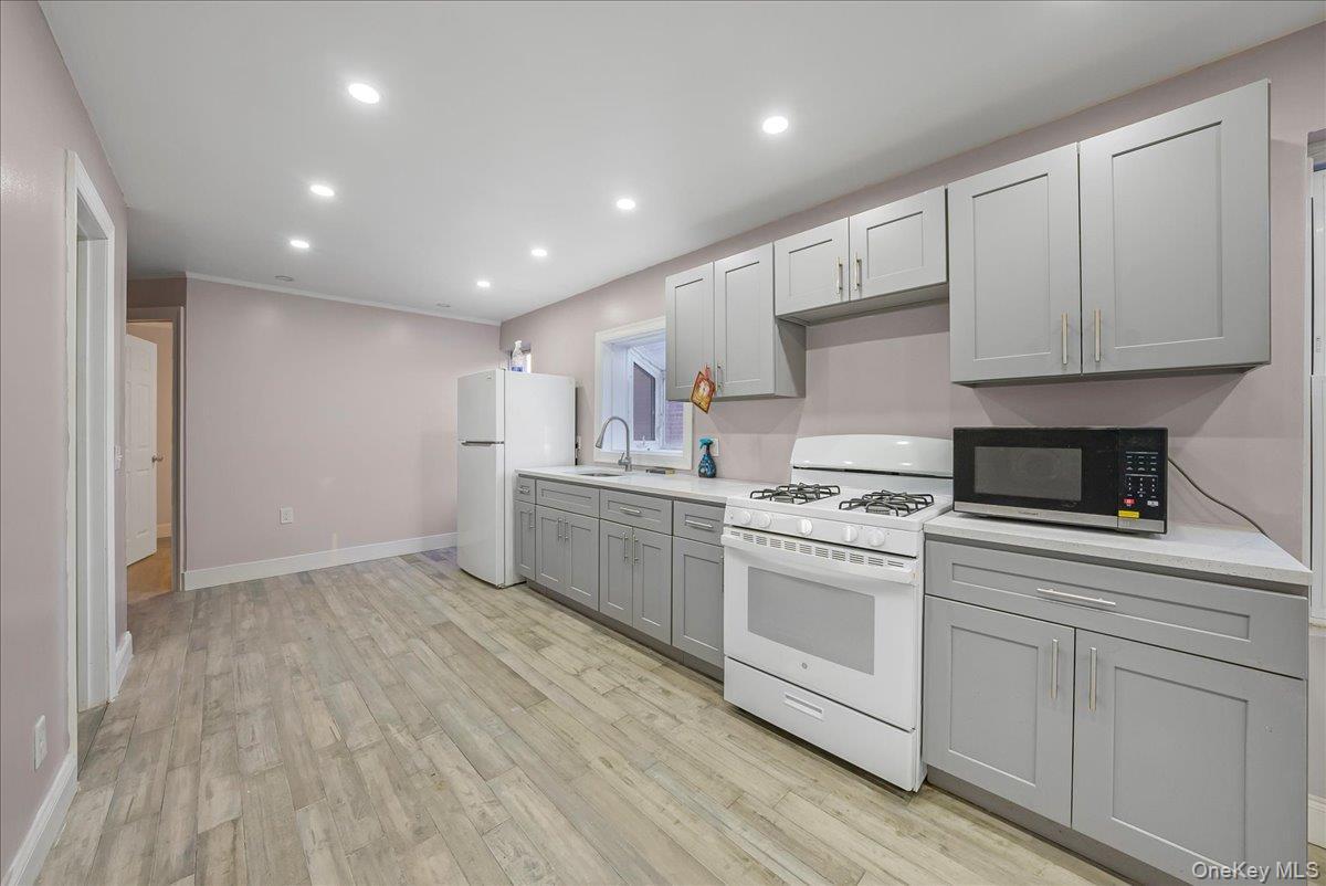 Single Family Kennellworth  Bronx, NY 10465, MLS-904152-5