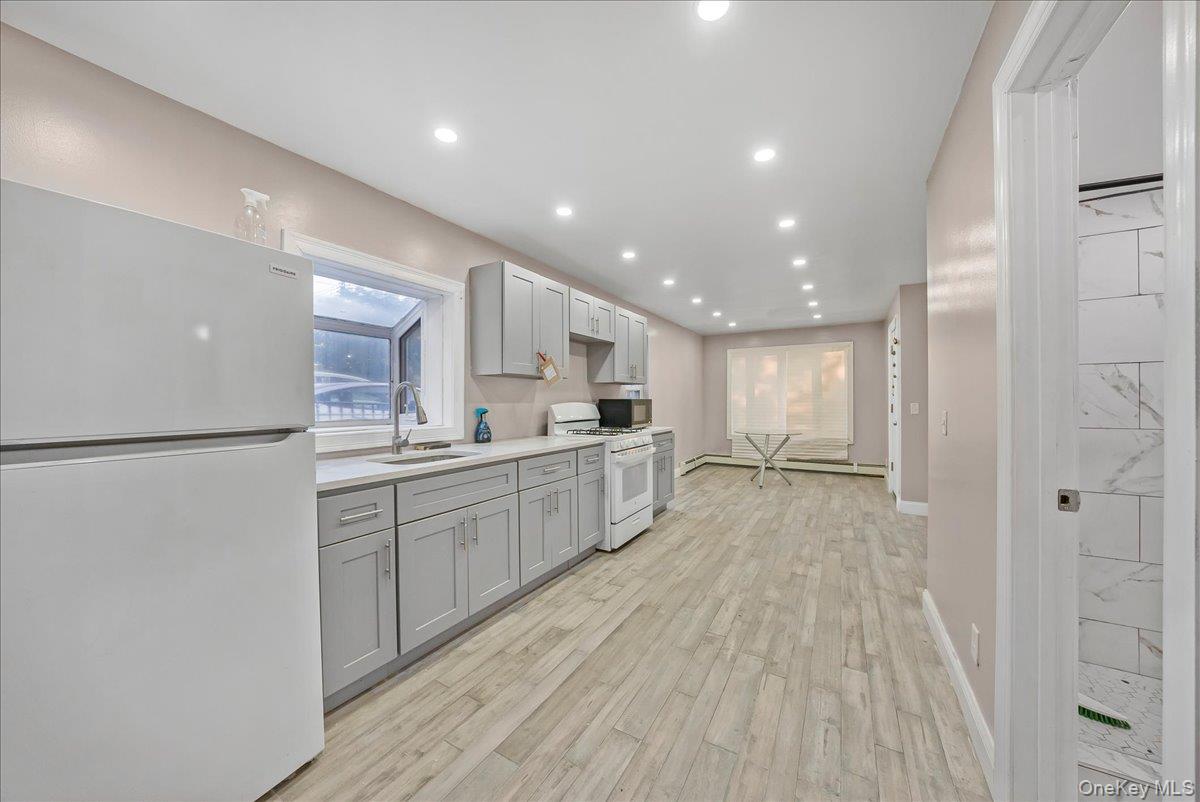 Single Family Kennellworth  Bronx, NY 10465, MLS-904152-8