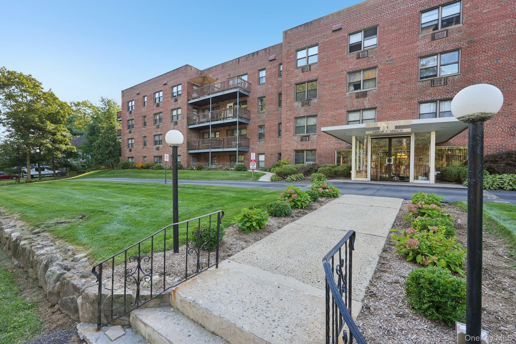 Coop Oakdale Manor  Rockland County, NY 10901, MLS-904157-5