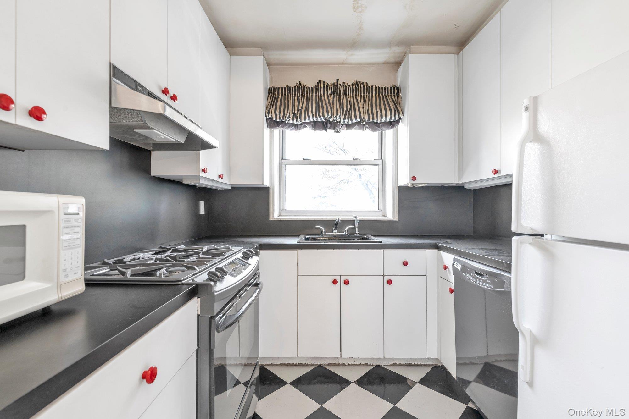 Coop Yellowstone Queens, NY 11375, MLS-904256-8