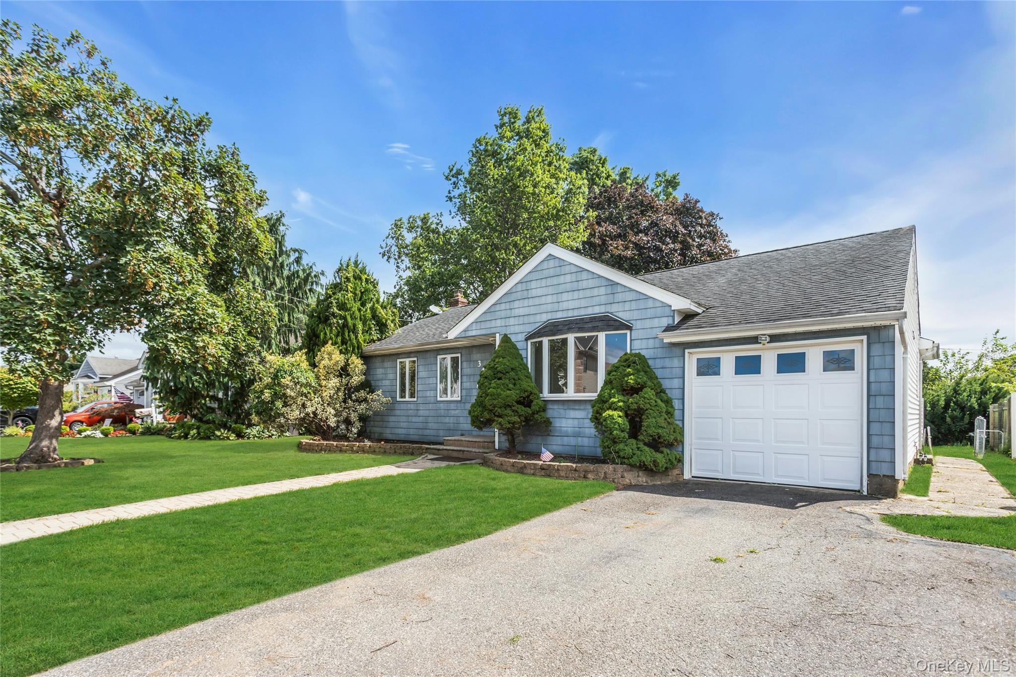 Single Family Hickory Nassau County, NY 11758, MLS-904311-2