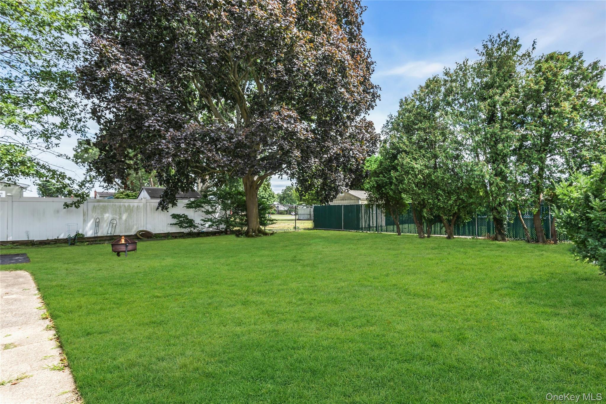 Single Family Hickory Nassau County, NY 11758, MLS-904311-27