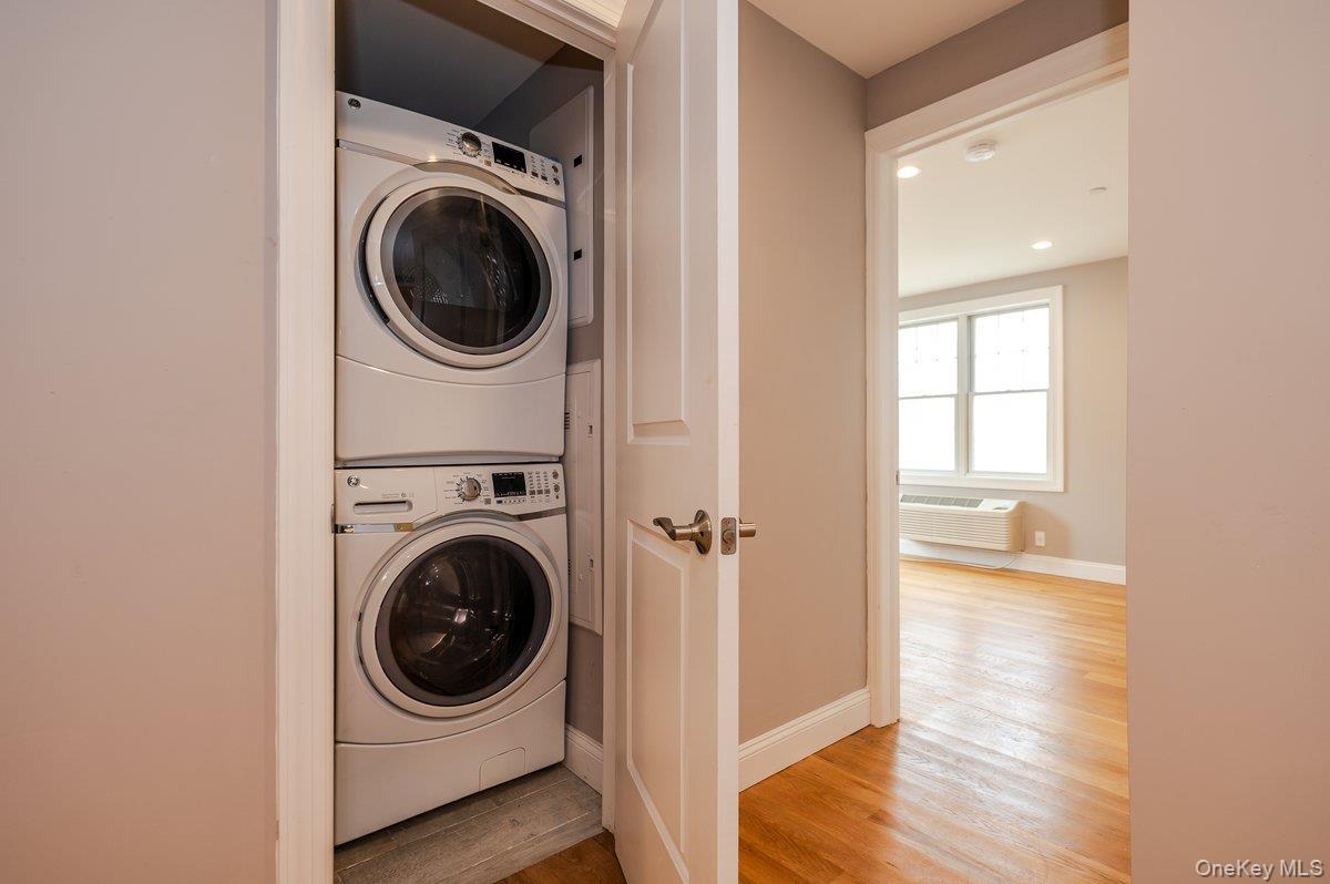 Condo Broadway  Nassau County, NY 11561, MLS-904420-11