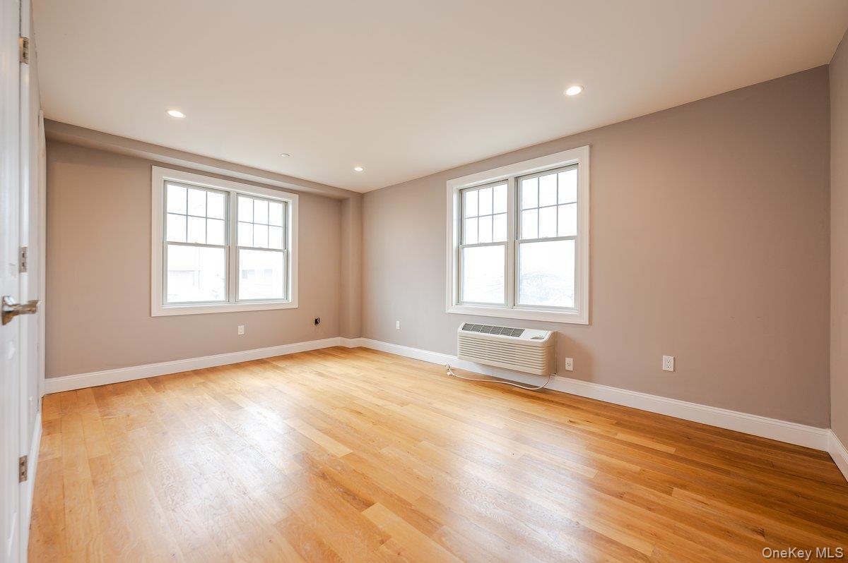 Condo Broadway  Nassau County, NY 11561, MLS-904420-13