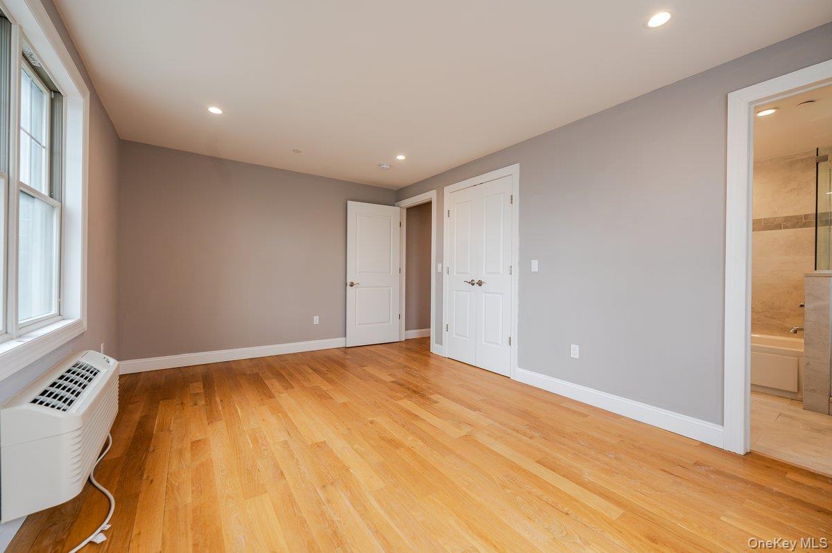 Condo Broadway  Nassau County, NY 11561, MLS-904420-14