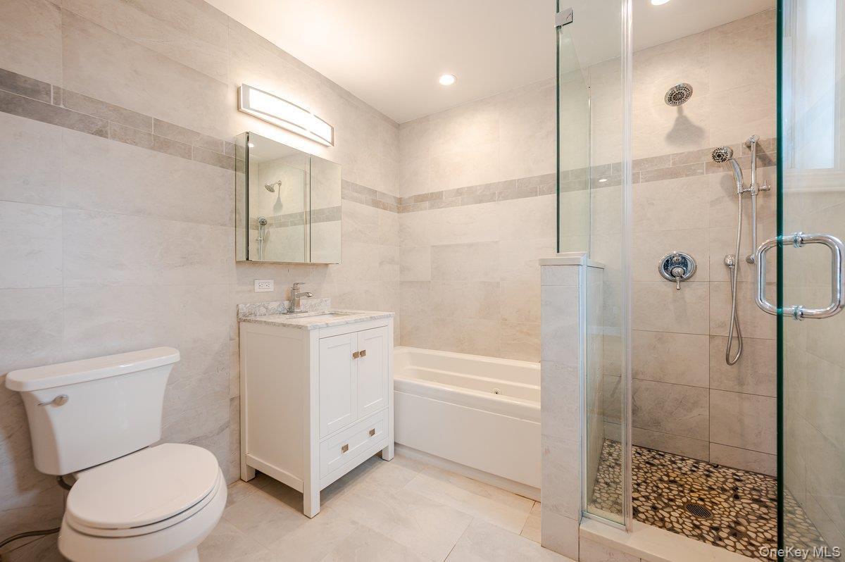 Condo Broadway  Nassau County, NY 11561, MLS-904420-15