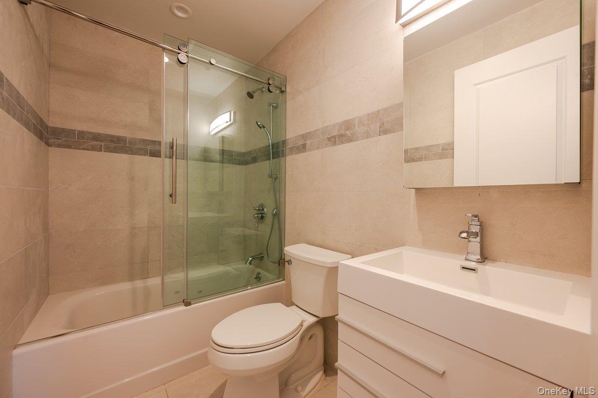 Condo Broadway  Nassau County, NY 11561, MLS-904420-18