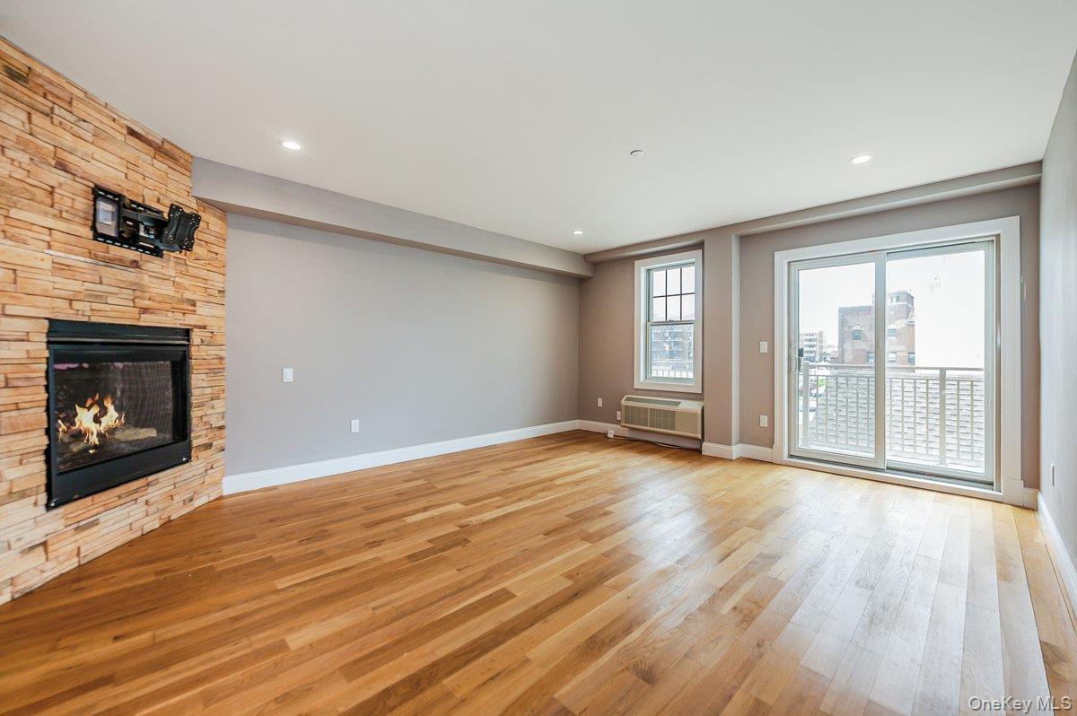 Condo Broadway  Nassau County, NY 11561, MLS-904420-3