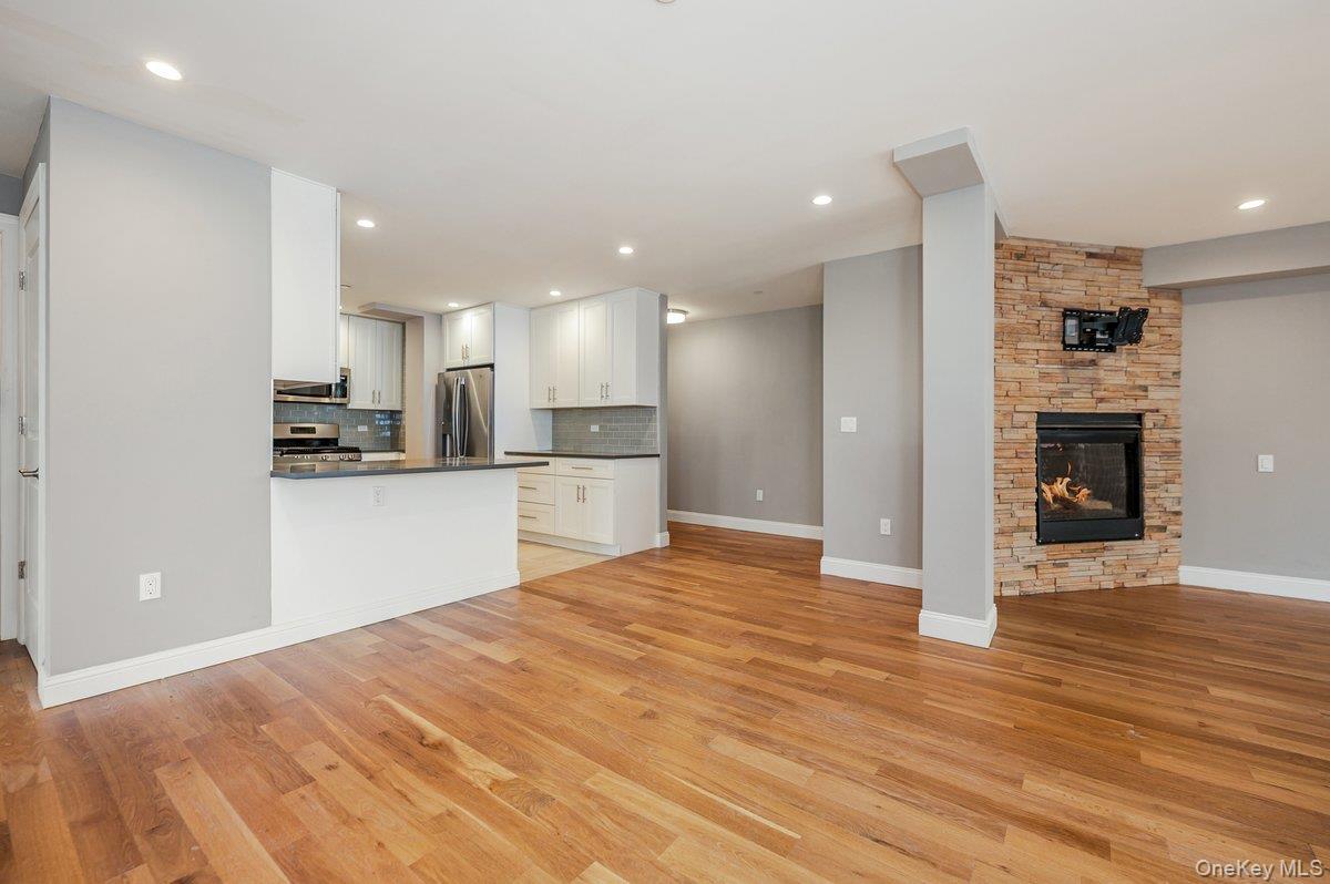 Condo Broadway  Nassau County, NY 11561, MLS-904420-6