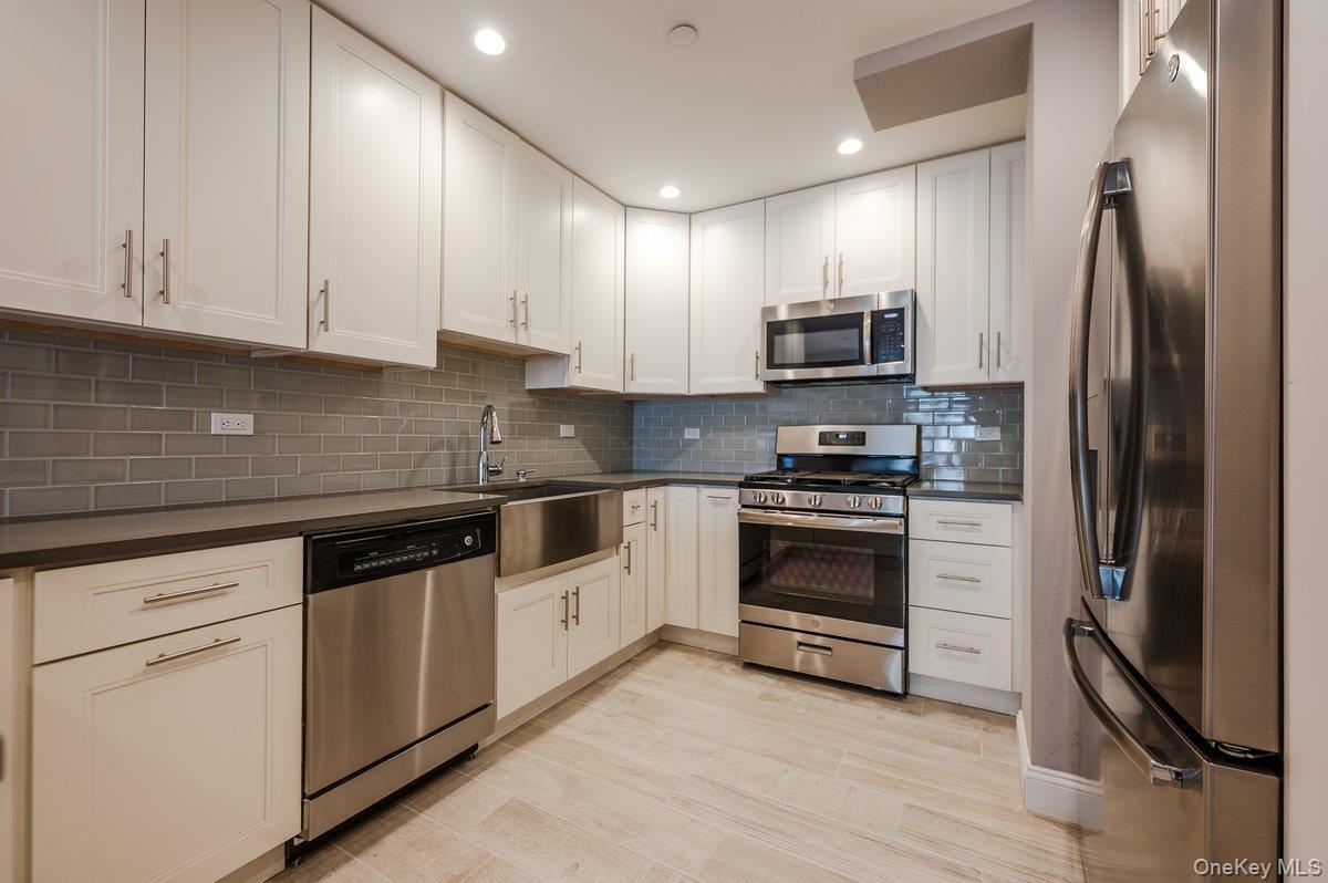 Condo Broadway  Nassau County, NY 11561, MLS-904420-9
