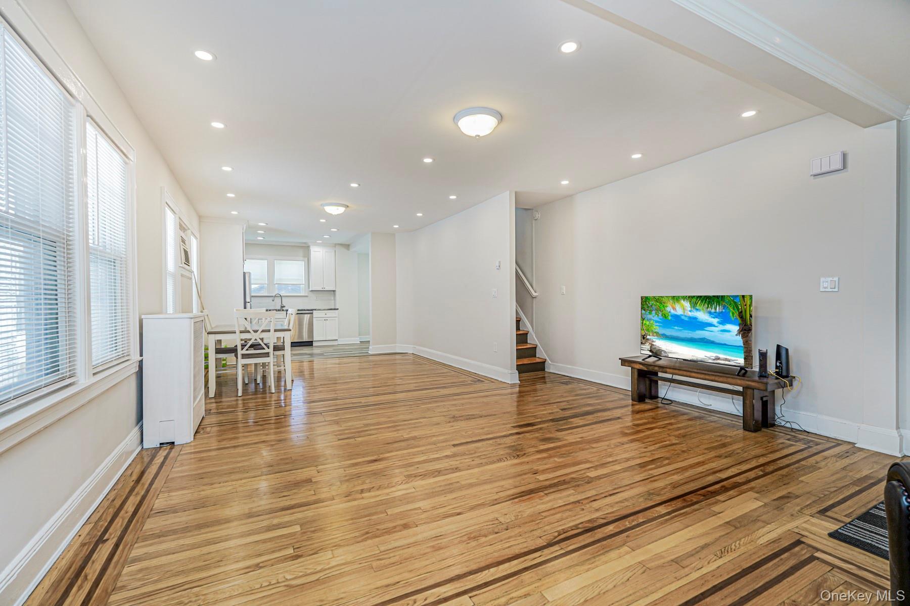 Single Family Hawthorne Staten Island, NY 10314, MLS-904502-10