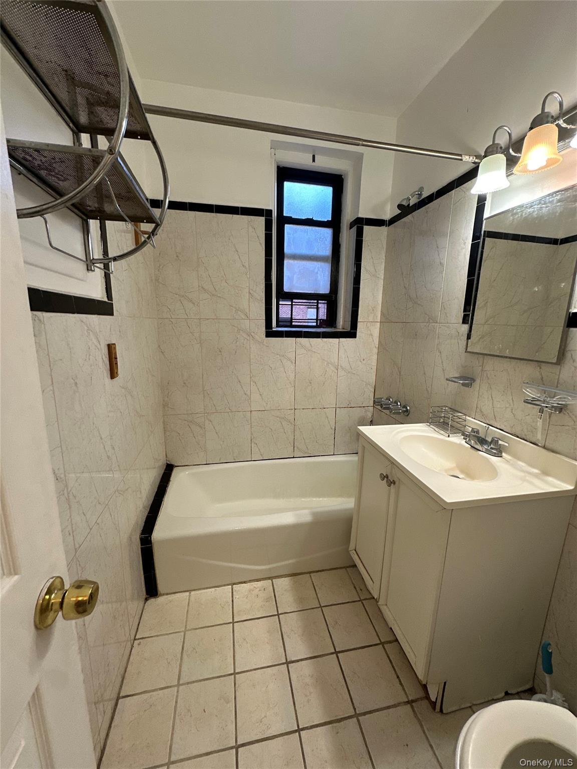 Coop Saunders  Queens, NY 11374, MLS-904528-7