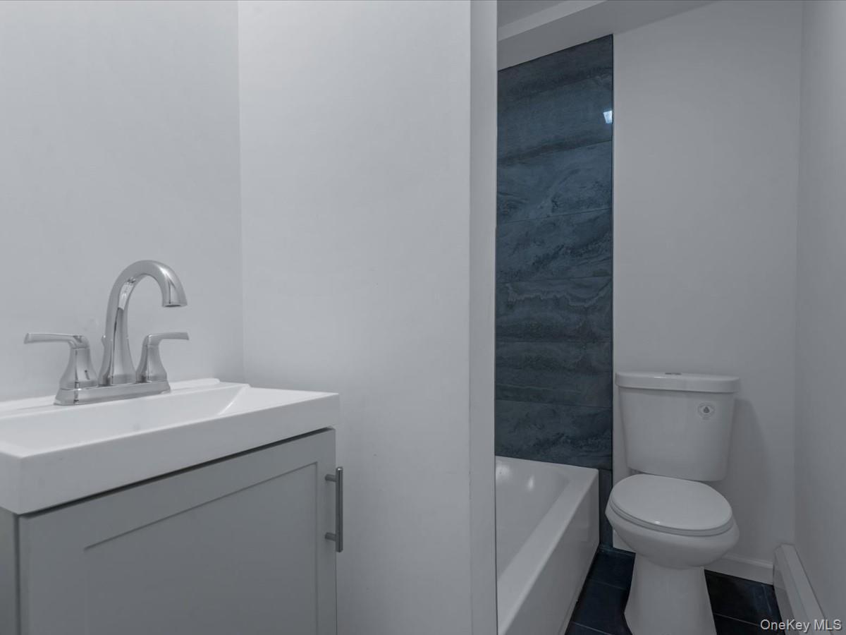 Single Family Middletown  Bronx, NY 10461, MLS-904541-20