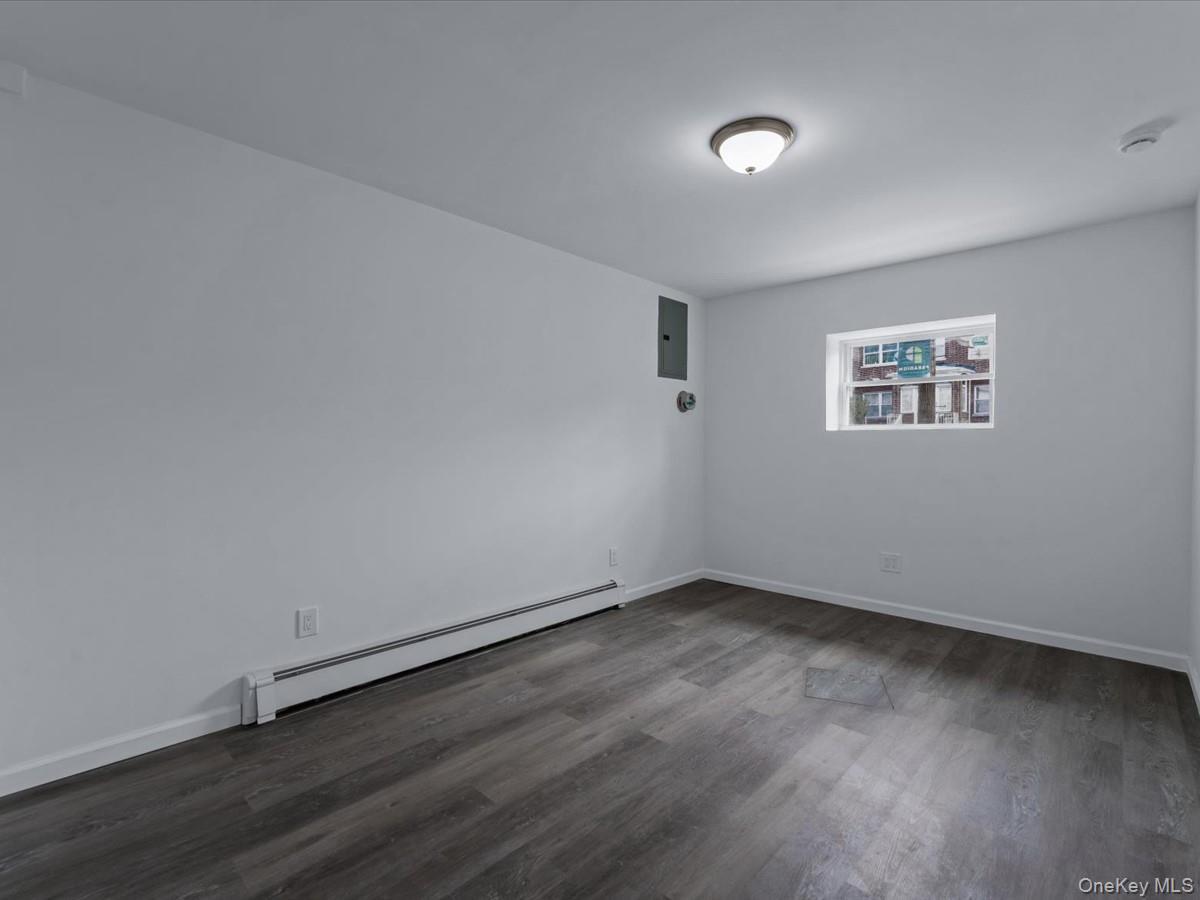 Single Family Middletown  Bronx, NY 10461, MLS-904541-21