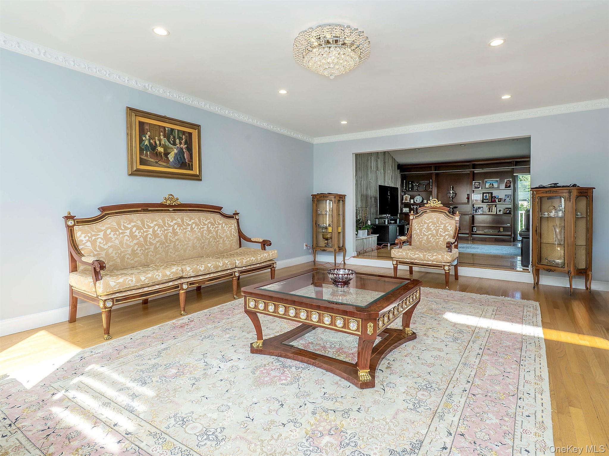 Single Family Carriage Nassau County, NY 11024, MLS-904549-11