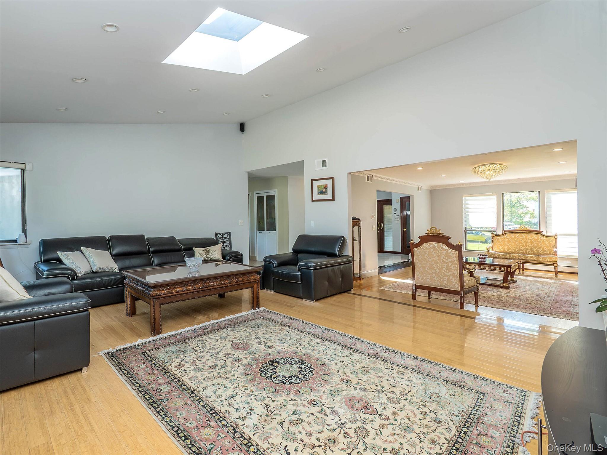 Single Family Carriage Nassau County, NY 11024, MLS-904549-12