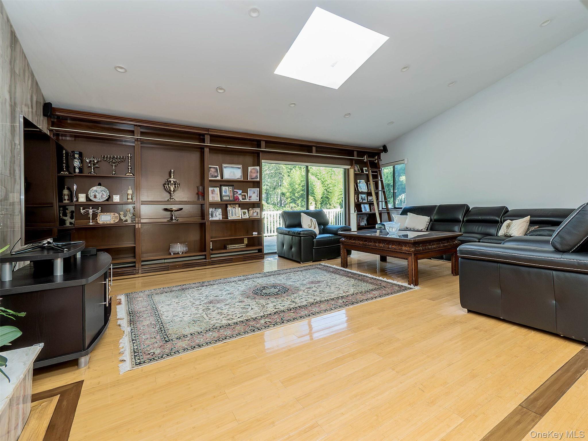 Single Family Carriage Nassau County, NY 11024, MLS-904549-13