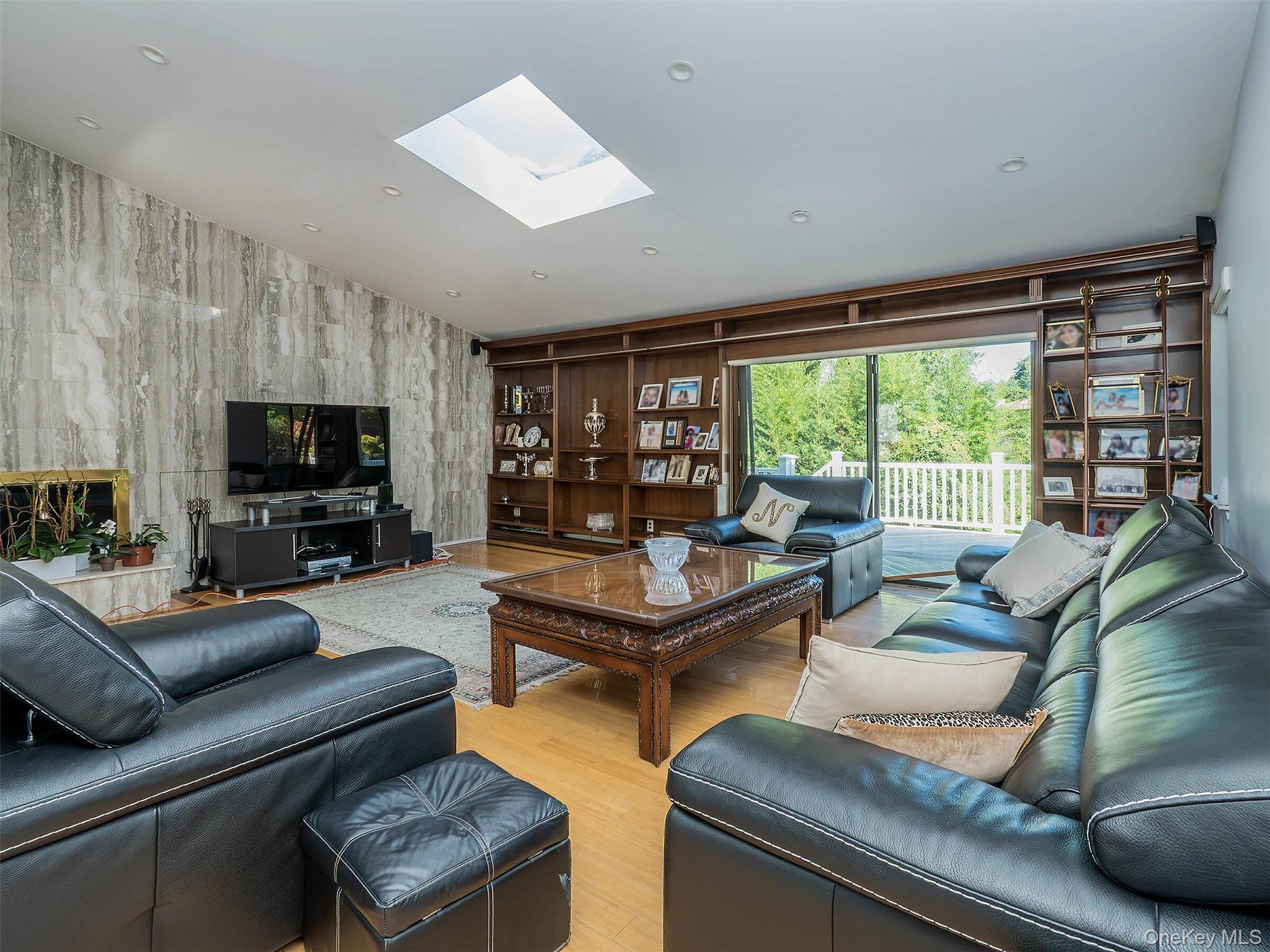 Single Family Carriage Nassau County, NY 11024, MLS-904549-14