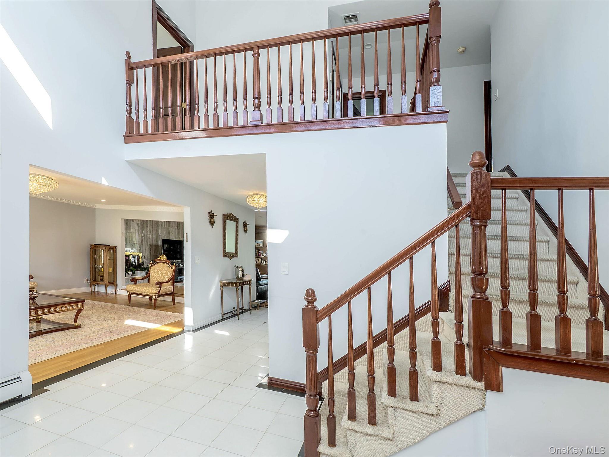 Single Family Carriage Nassau County, NY 11024, MLS-904549-17