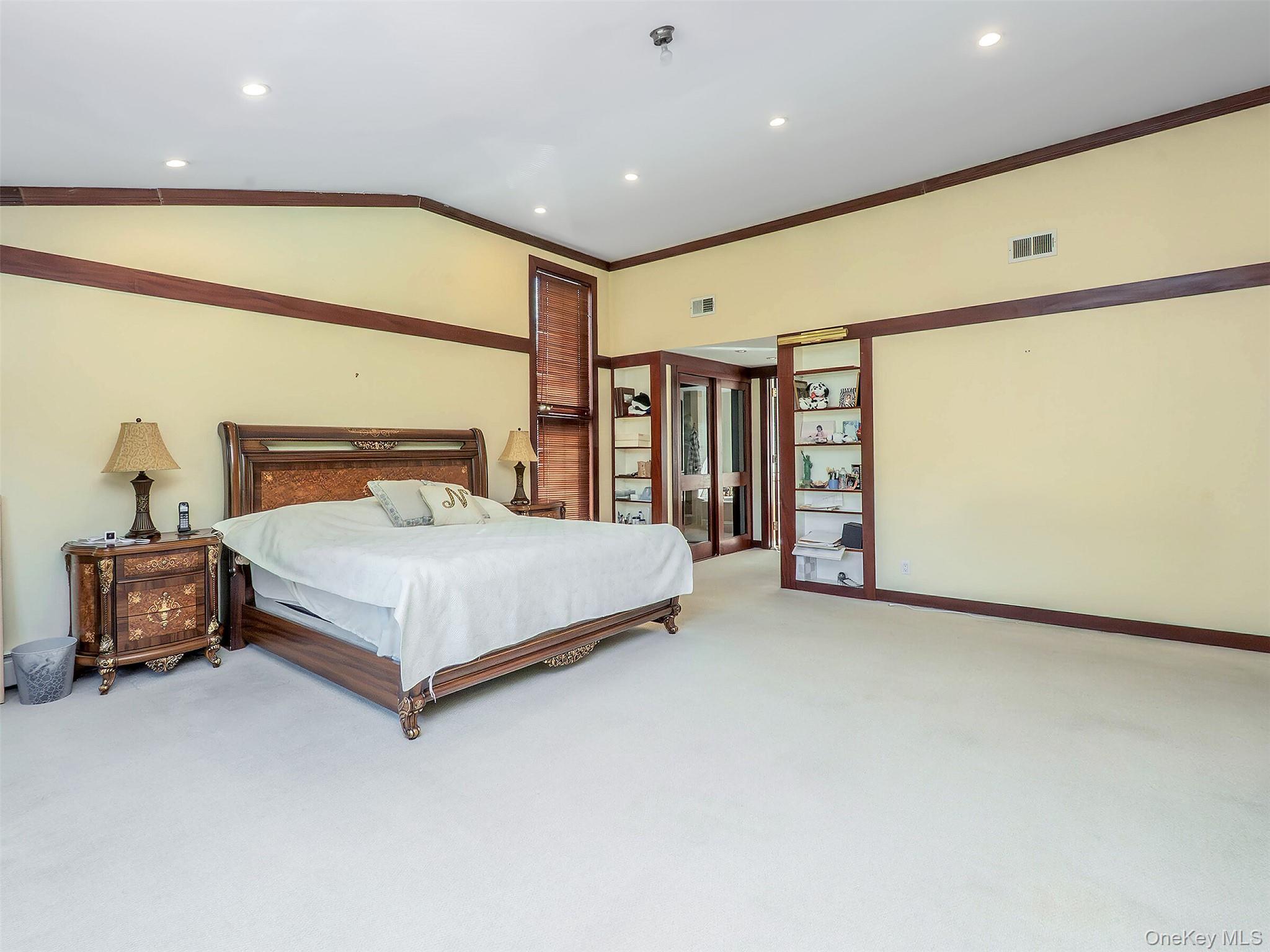 Single Family Carriage Nassau County, NY 11024, MLS-904549-19