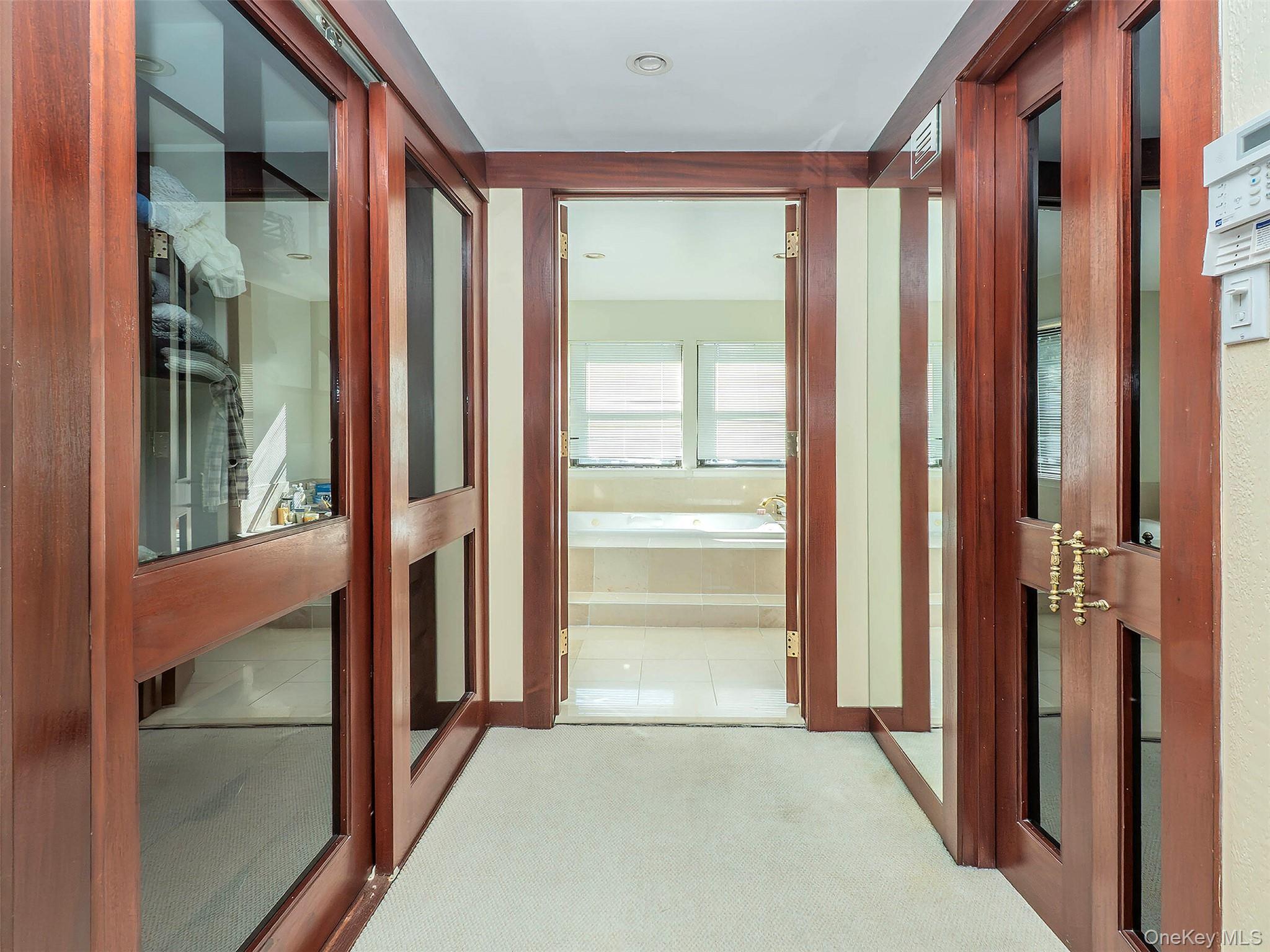 Single Family Carriage Nassau County, NY 11024, MLS-904549-22